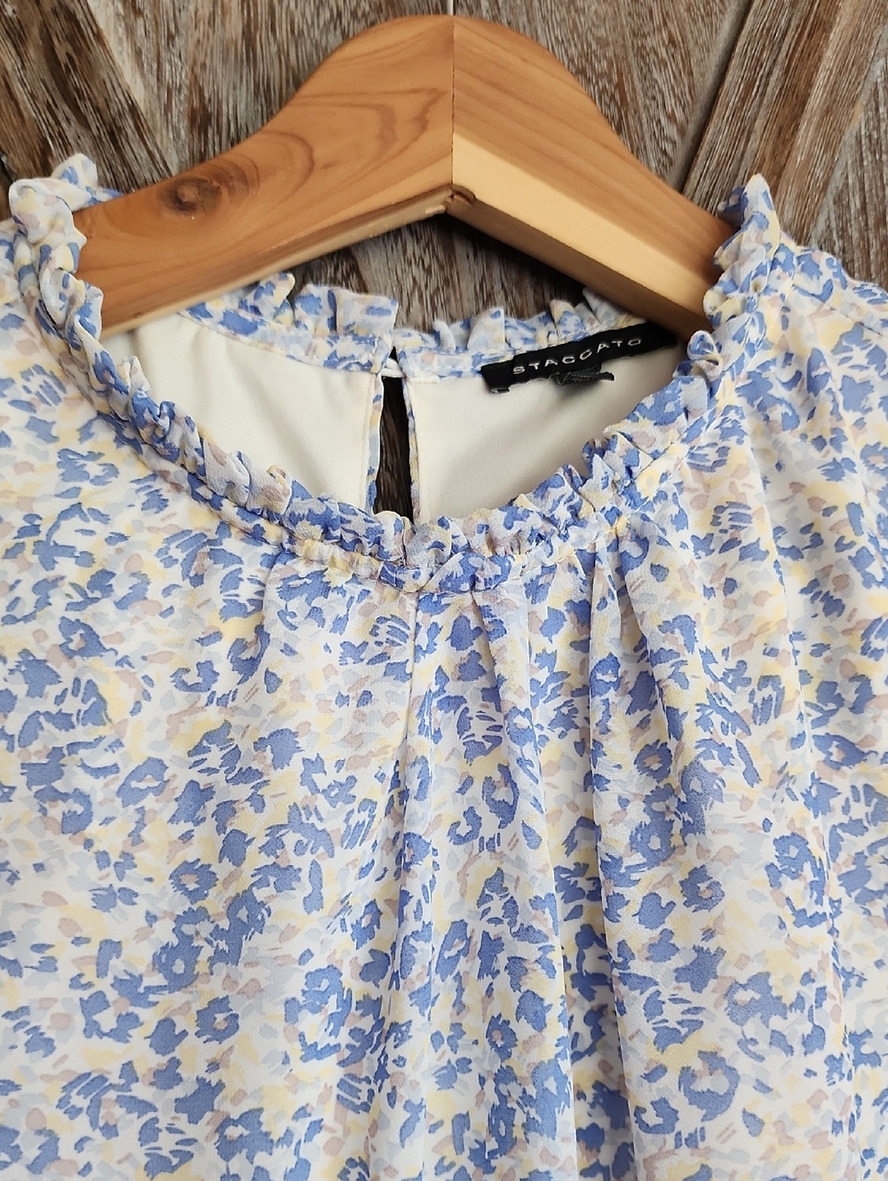 Staccoato Ladies Sleevless Blouse - Picture 2 of 5